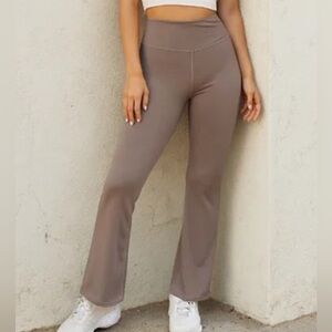 Wilo The Label Flare Leggings Split Hem Women’s Size Large Tan Pants Stretch